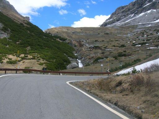 stelvio pas 20 haarspeldbochten zuid bij waterval
