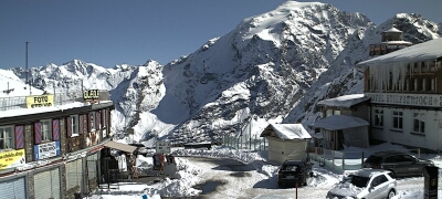 Webcam op top Passo Stelvio op 13 oktober 2020 klik voor actueel beeld van de top van de Stelvio pas