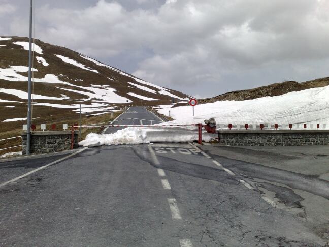 Stelvio umbrail pas gesloten hek