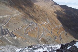 de vele Stelvio pas bochten